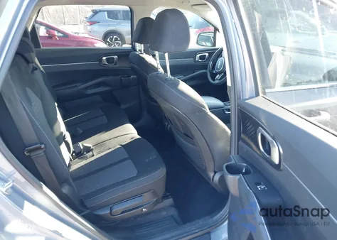 2022 Kia Sorento Lx z USA, uszkodzony, nr VIN 5XYRG4LC8NG144624